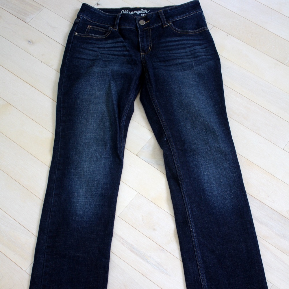 Wrangler dark wash, straight leg, low waisted jeans, Size: 5Wx34L